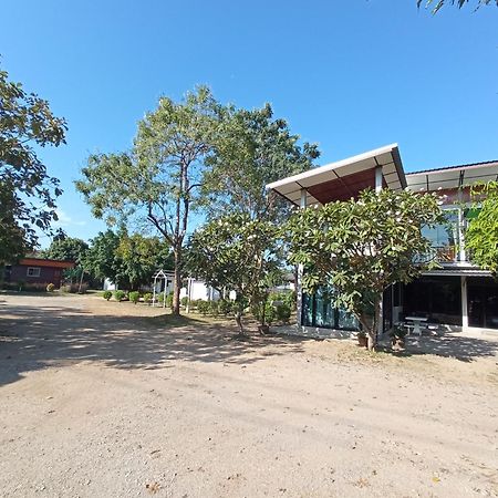 Baan Rabiangdao Uthaithani Uthai Thani Exterior photo